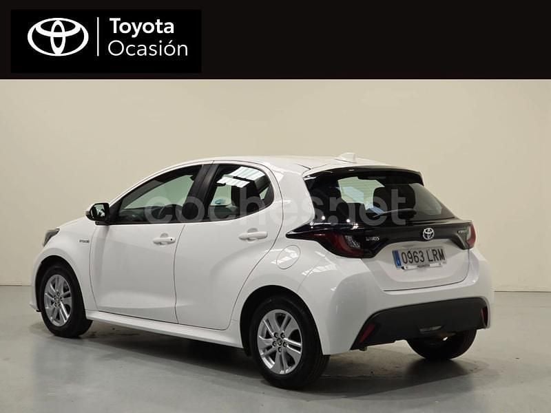 Usado Toyota Yaris Hybrid Active 116 CV (85 kW) 2021 Blanco Berlina