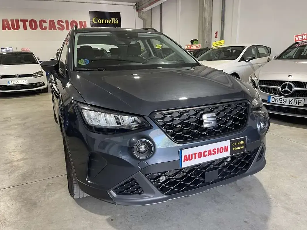 Usado Seat Arona Reference 90 CV (66 kW) 2023 Gris SUV