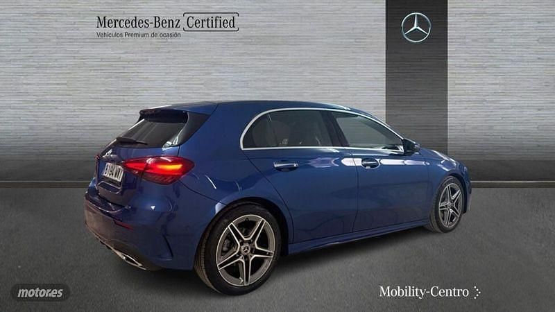 Usado Mercedes A180 AMG line 116 CV (85 kW) 2024 Azul espectra Utilitario