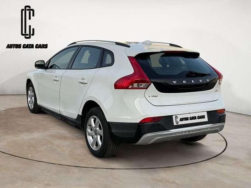 Usado Volvo V40 Kinetic 114 CV (83 kW) 2015 Blanco SUV