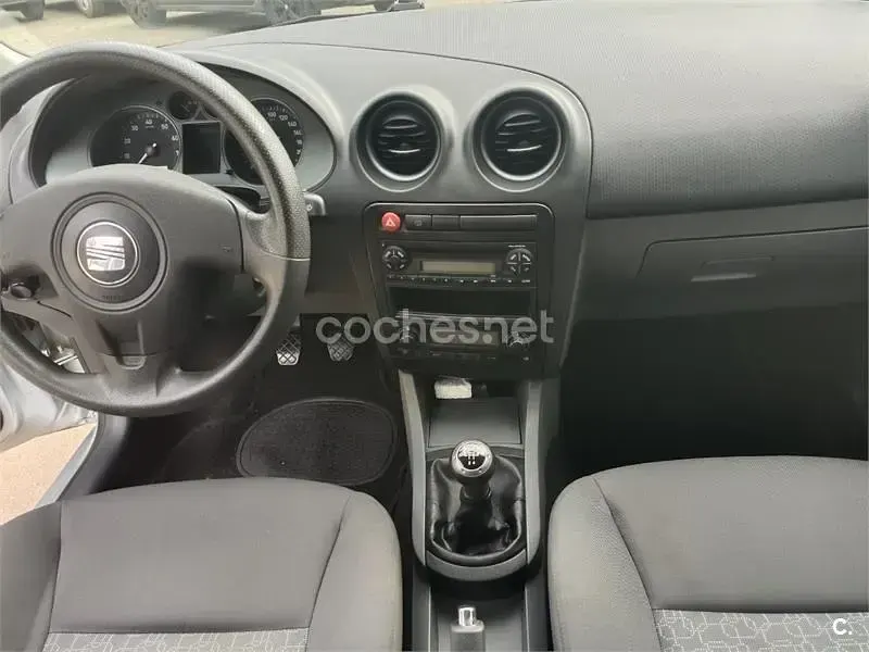Usado Seat Ibiza Stylance 100 CV (73 kW) 2006 Gris / plata Utilitario