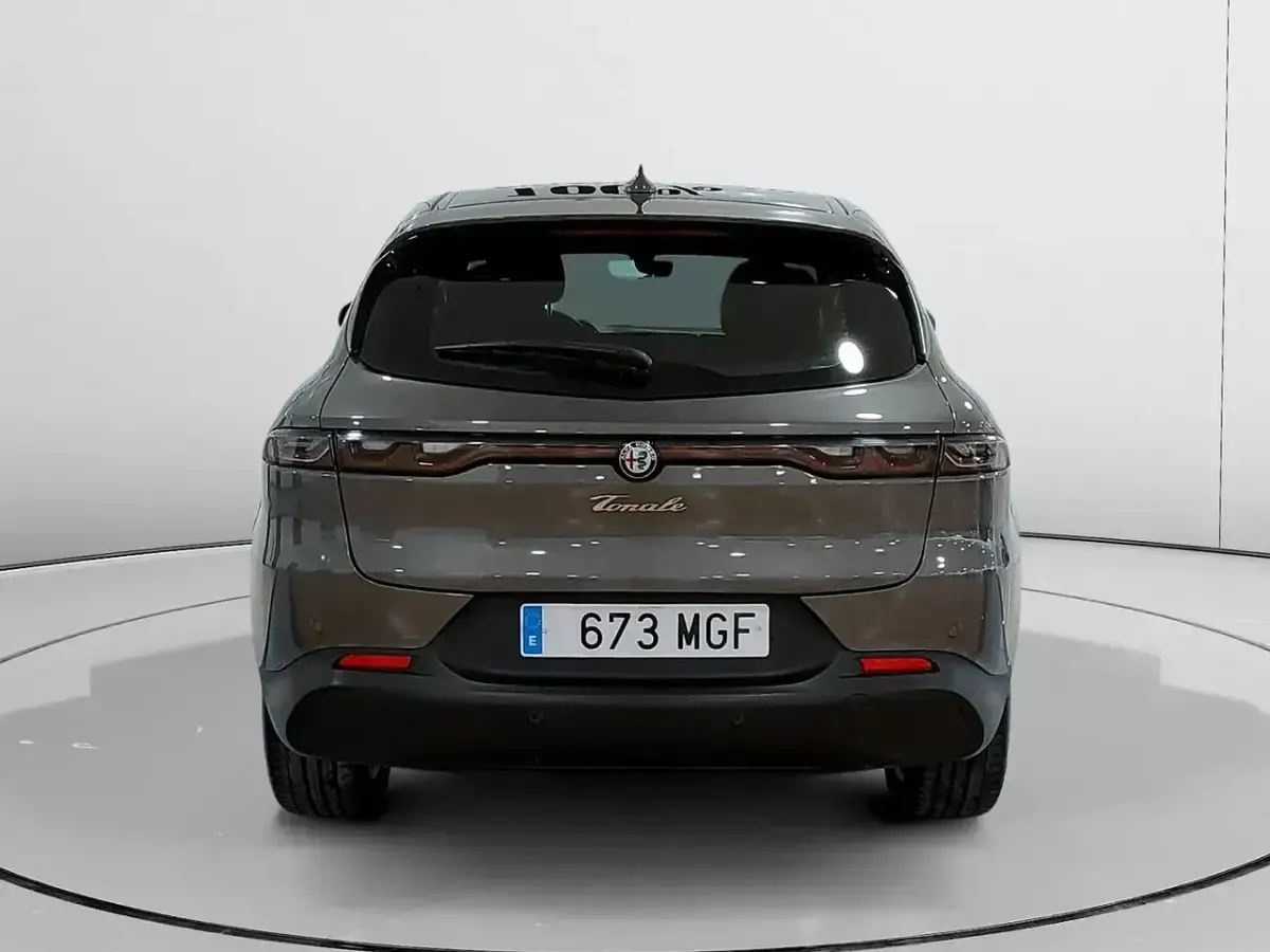 Usado Alfa Romeo Tonale Super 131 CV (96 kW) 2023 Gris SUV