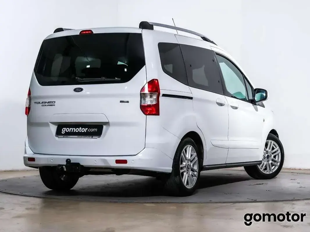 Usado Ford Tourneo Courier Titanium 102 CV (75 kW) 2017 Blanco Monovolumen