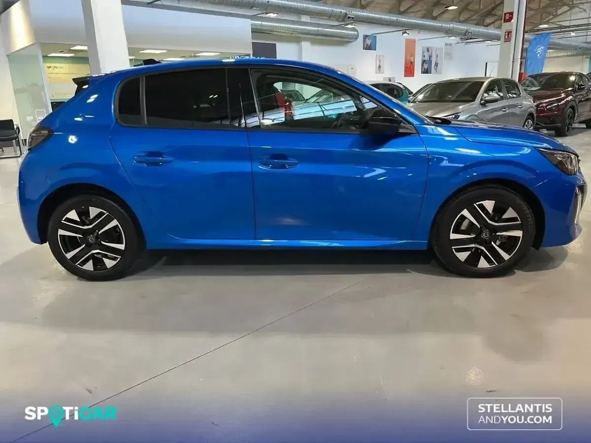 Usado Peugeot 208 Allure 101 CV (74 kW) 2025 Azul Utilitario