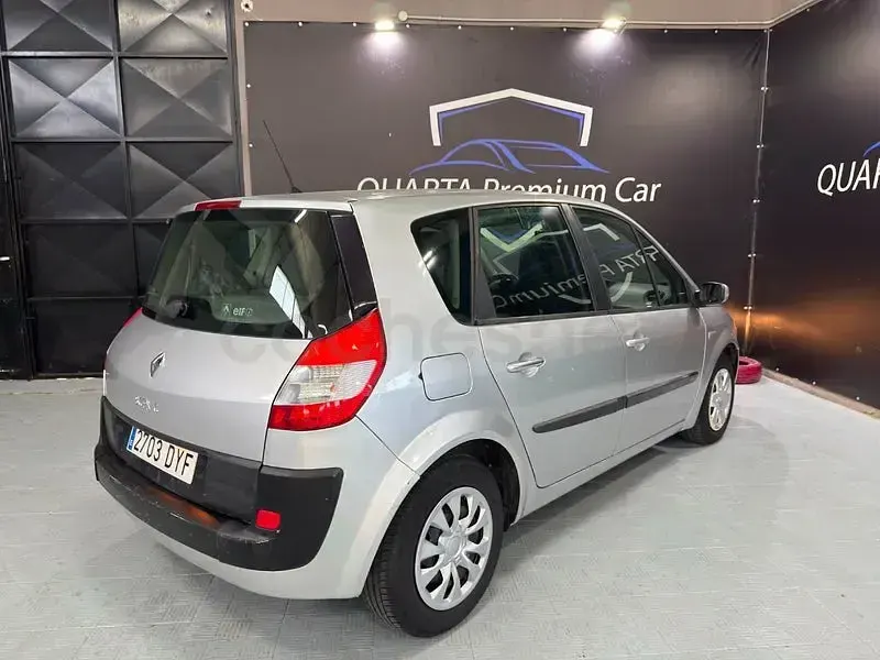 Usado Renault Scénic Dynamique 105 CV (77 kW) 2006 Gris / plata Monovolumen