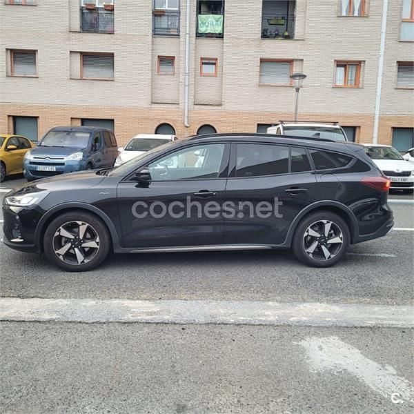 Usado Ford Focus Active 155 CV (114 kW) 2023 Negro Familiar