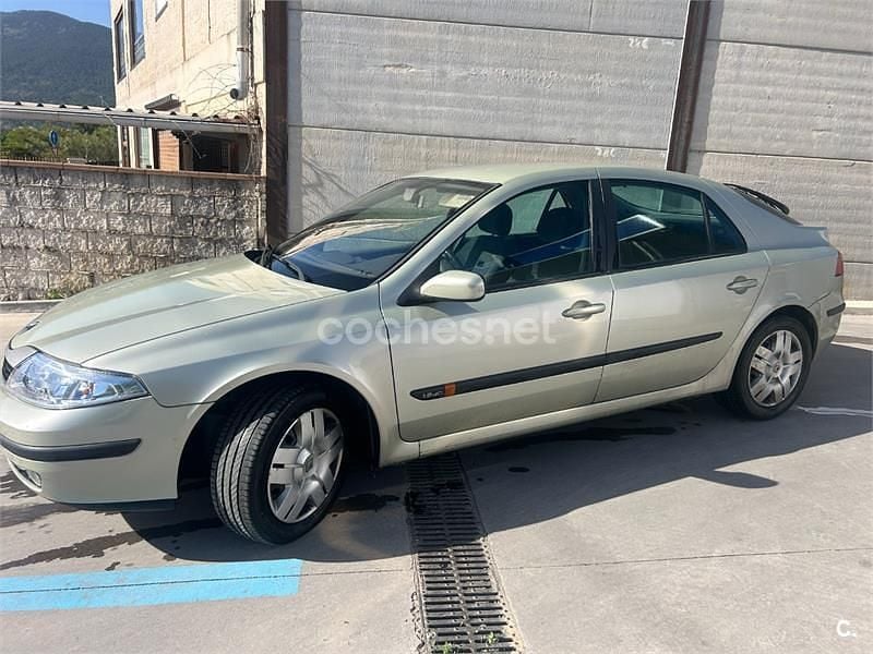 Usado Renault Laguna II Expression 100 CV (73 kW) 2002 Beige Berlina