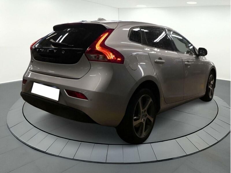 Usado Volvo V40 Momentum 120 CV (88 kW) 2018 Gris Familiar