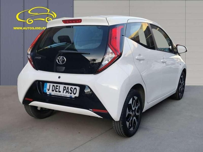 Usado Toyota Aygo X-play 72 CV (52 kW) 2021 Blanco Utilitario