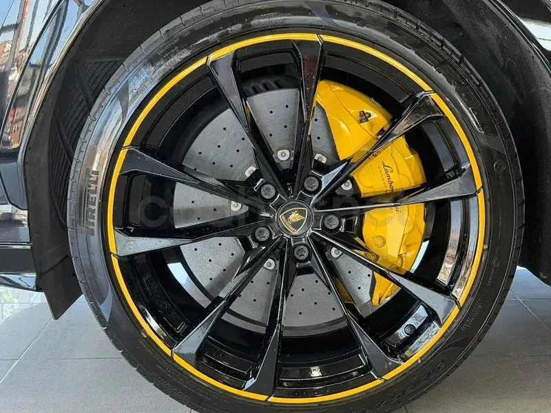 Usado Lamborghini Urus 666 CV (489 kW) 2023 Negro SUV