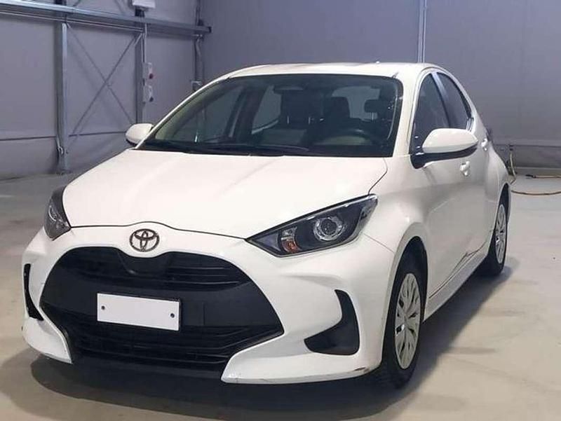 Usado Toyota Yaris Hybrid Active 116 CV (85 kW) 2024 Blanco Utilitario