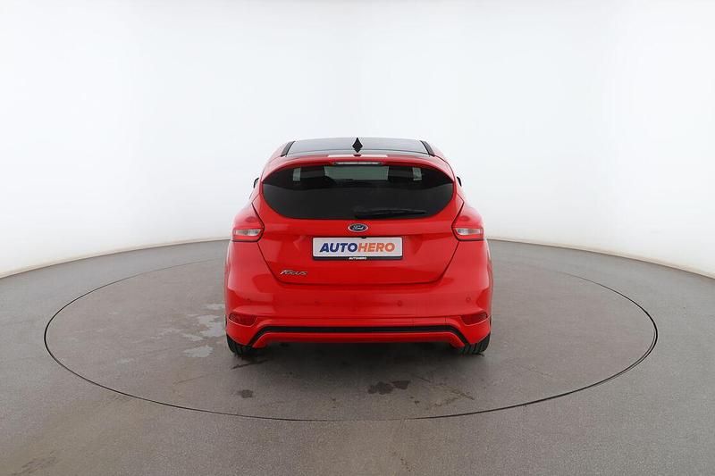 Usado Ford Focus ST-Line 150 CV (110 kW) 2017 Rojo Utilitario