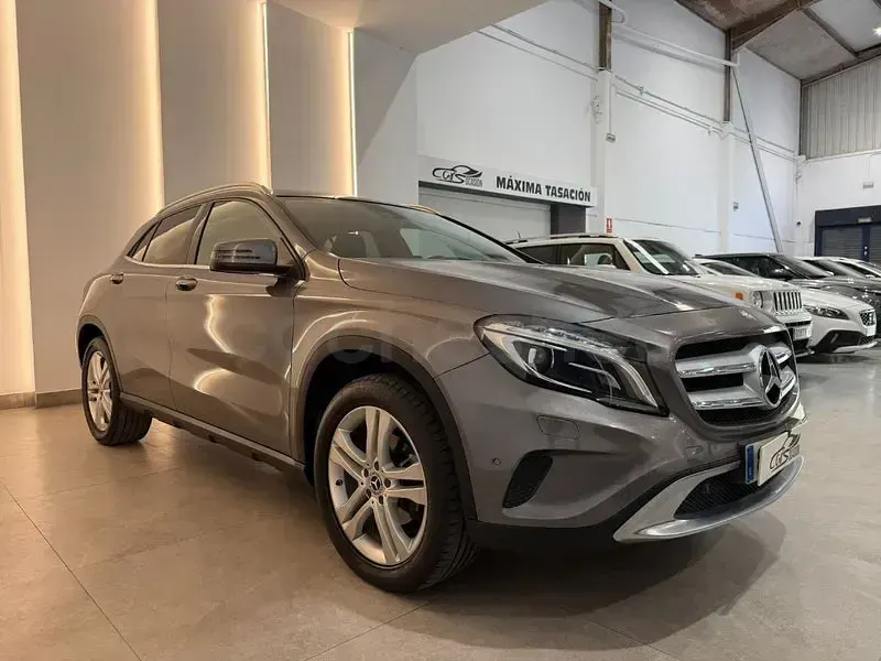 Usado Mercedes GLA220 177 CV (130 kW) 2017 Gris / plata SUV