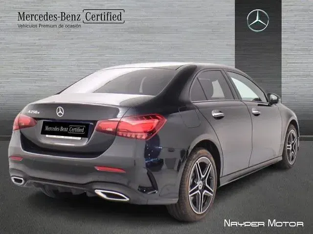 Usado Mercedes A250 218 CV (160 kW) 2024 Negro cosmos