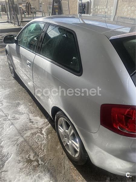 Usado Audi A3 Ambition 105 CV (77 kW) 2010 Gris / plata Berlina