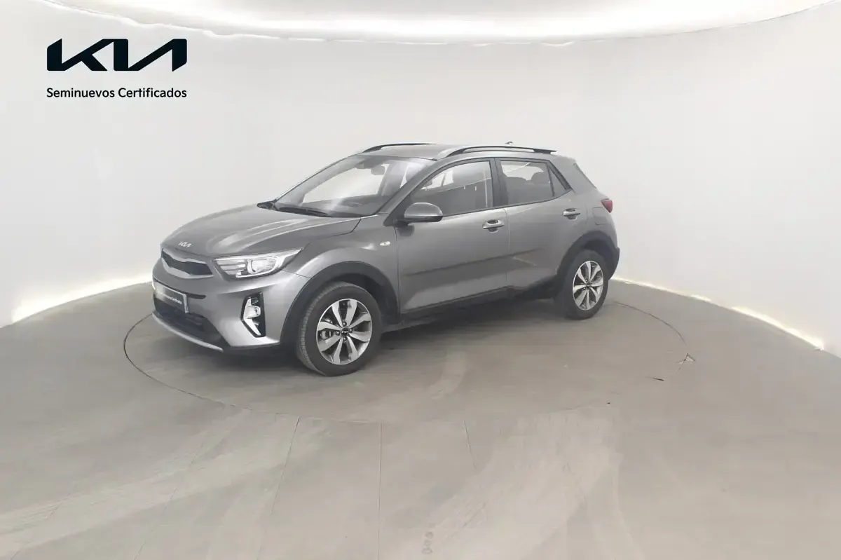Usado Kia Stonic 100 CV (73 kW) 2024 Gris SUV