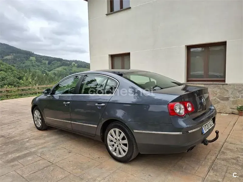 Usado VW Passat Advance 140 CV (102 kW) 2009 Gris / plata Berlina