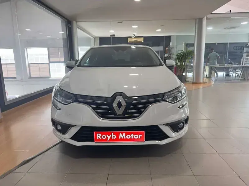 Usado Renault Mégane IV Zen 130 CV (95 kW) 2018 Blanco Berlina