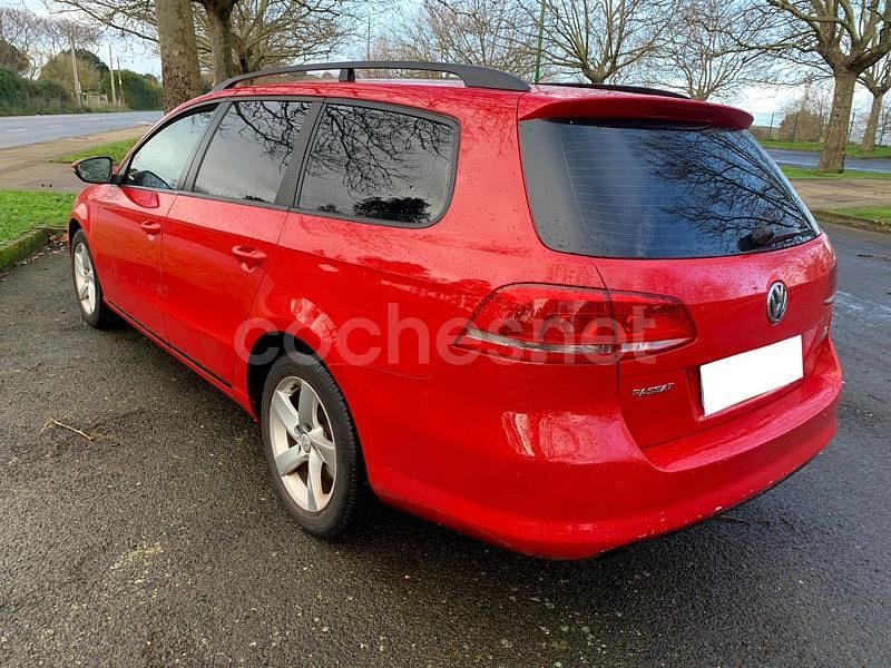 Usado VW Passat Advance 105 CV (77 kW) 2012 Rojo Familiar