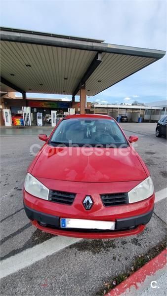 Rojo Usado 2005 Renault Mégane II Authentique Berlina | 2500 € (Buen precio) - Imagen 1/4