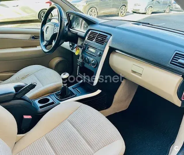 Usado Mercedes B200 140 CV (102 kW) 2008 Negro Monovolumen