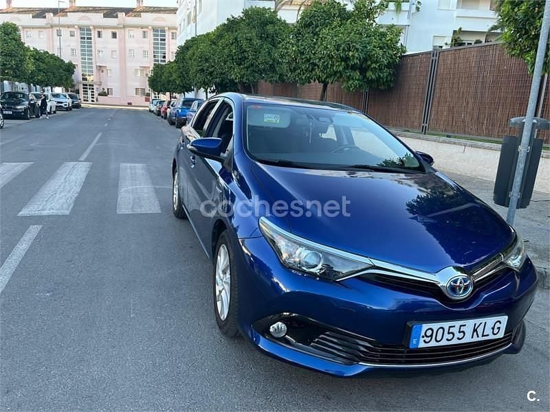 Usado Toyota Auris Hybrid Active 136 CV (100 kW) 2018 Azul Familiar