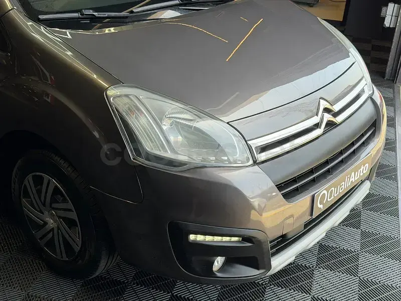 Usado Citroën Berlingo 101 CV (74 kW) 2018 Gris / plata Monovolumen