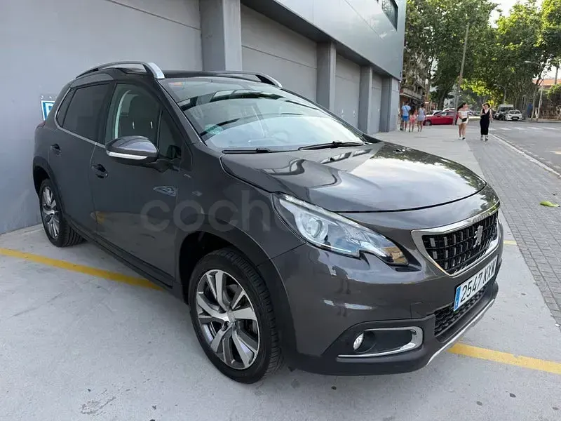 Usado Peugeot 2008 Allure 130 CV (95 kW) 2018 Gris / plata SUV