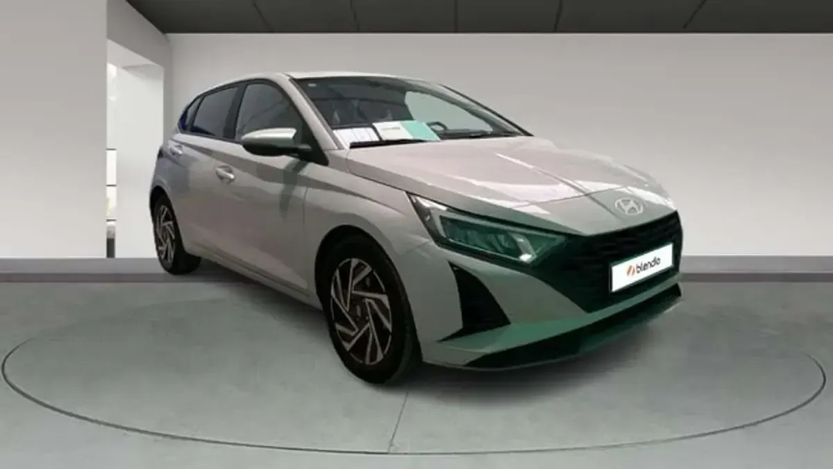 Usado Hyundai i20 80 CV (58 kW) 2025 Gris Utilitario