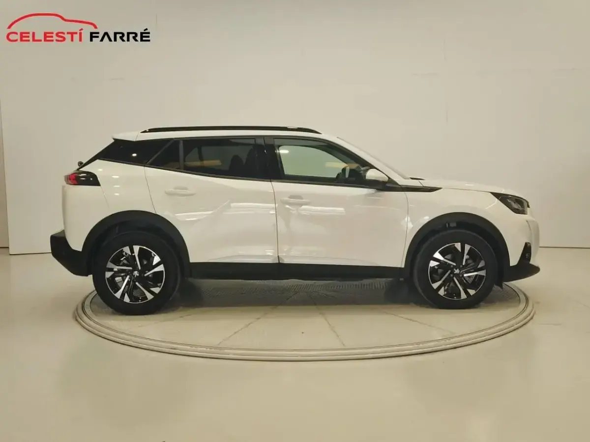 Usado Peugeot 2008 Allure 100 CV (73 kW) 2021 Blanco SUV