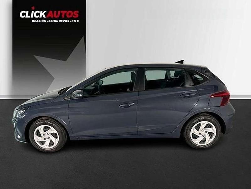 Usado Hyundai i20 80 CV (58 kW) 2024 Gris Utilitario