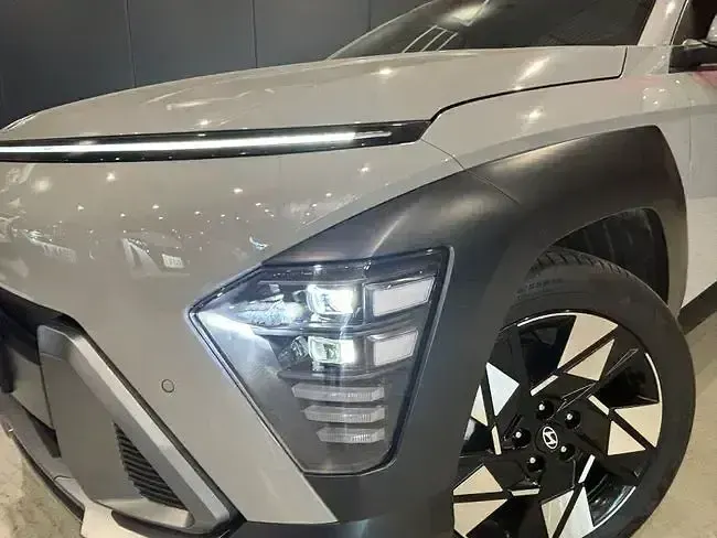 Usado Hyundai Kona 141 CV (103 kW) 2024 Gris SUV
