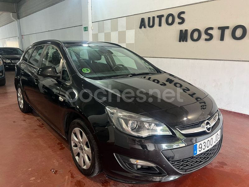 Negro Usado 2015 Opel Astra Selective Familiar | 5750 € (Precio justo) - Imagen 1/4