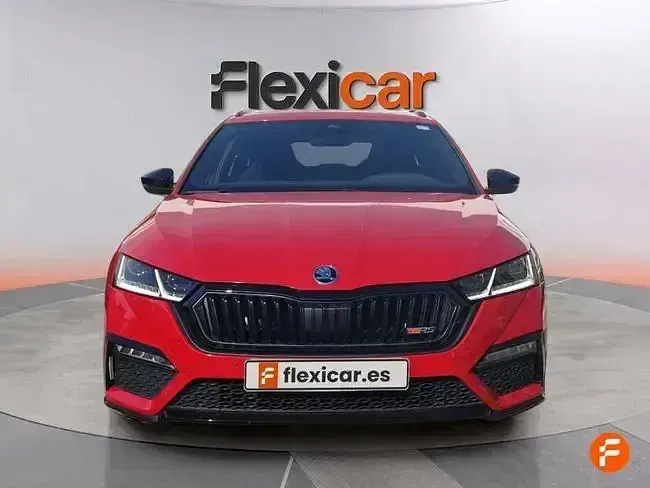 Usado Skoda Octavia RS 245 CV (180 kW) 2024 Rojo Familiar