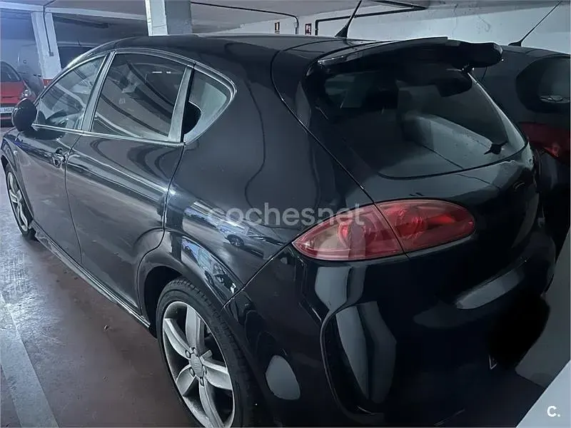 Usado Seat Leon Sport 140 CV (102 kW) 2008 Negro Utilitario