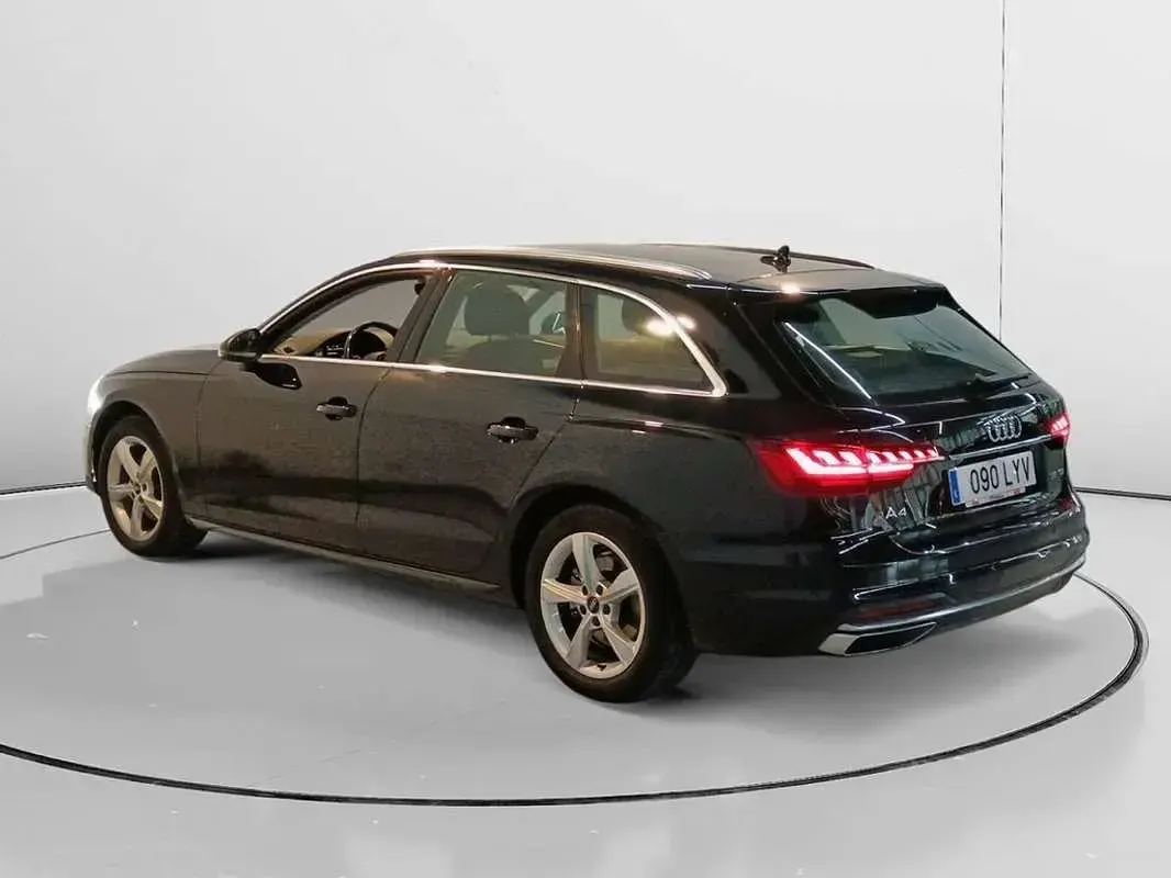 Usado Audi A4 Advanced 163 CV (119 kW) 2022 Negro Familiar