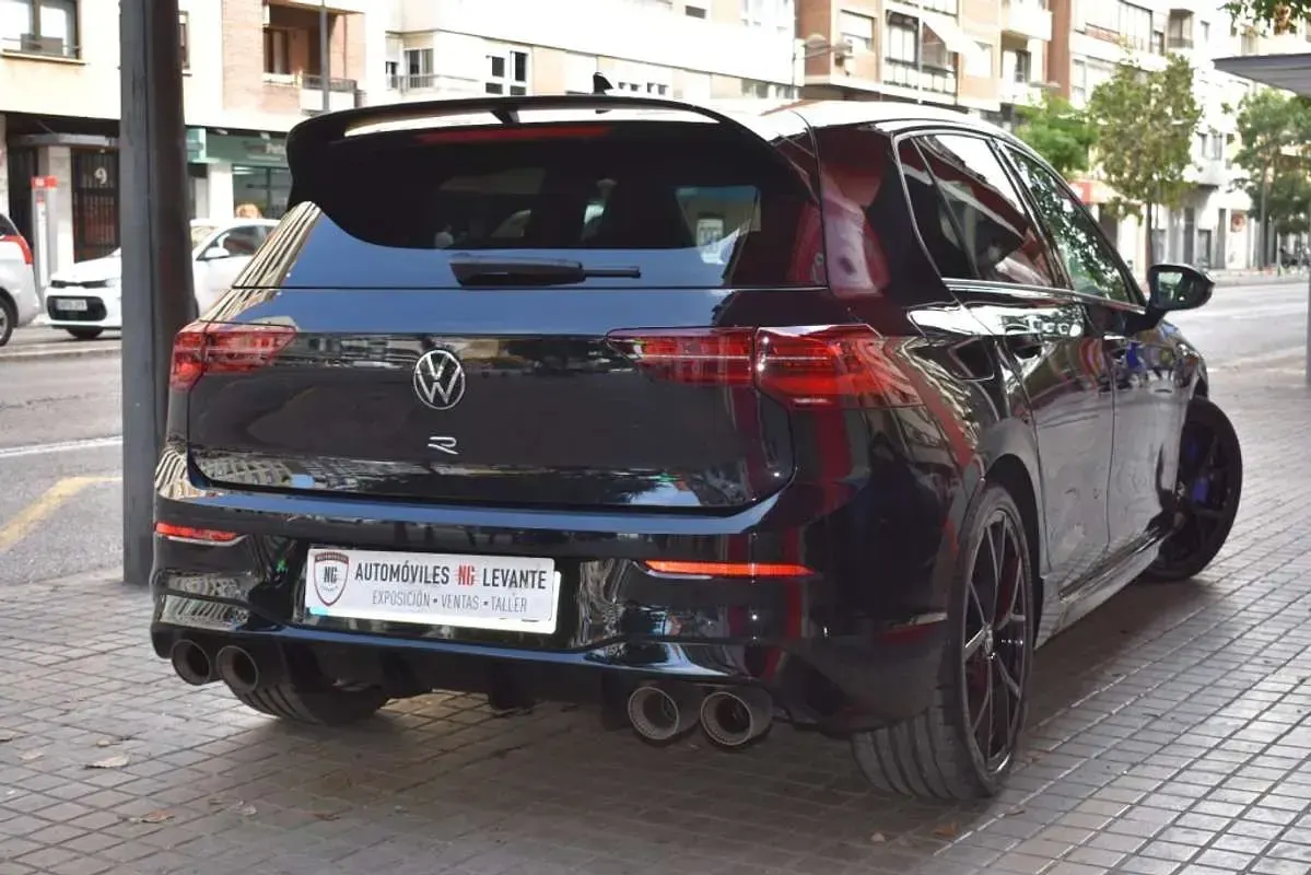Usado VW Golf VIII R 333 CV (244 kW) 2024 Negro Familiar