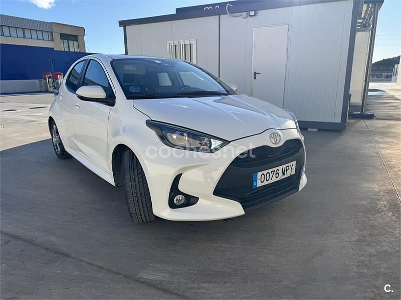 Usado Toyota Yaris Hybrid Plus 116 CV (85 kW) 2024 Blanco Berlina