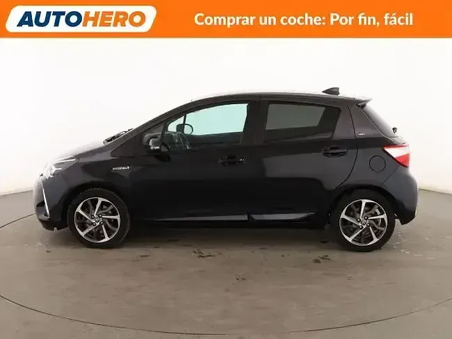Usado Toyota Yaris Hybrid 101 CV (74 kW) 2019 Negro Berlina