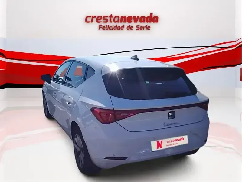 Usado Seat Leon Style 115 CV (84 kW) 2022 Blanco Berlina