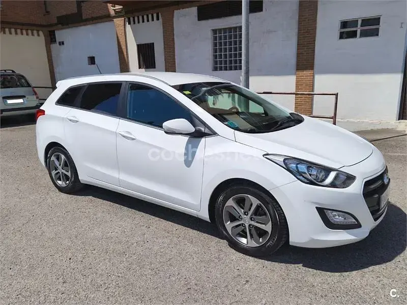 Usado Hyundai i30 110 CV (80 kW) 2016 Blanco Familiar