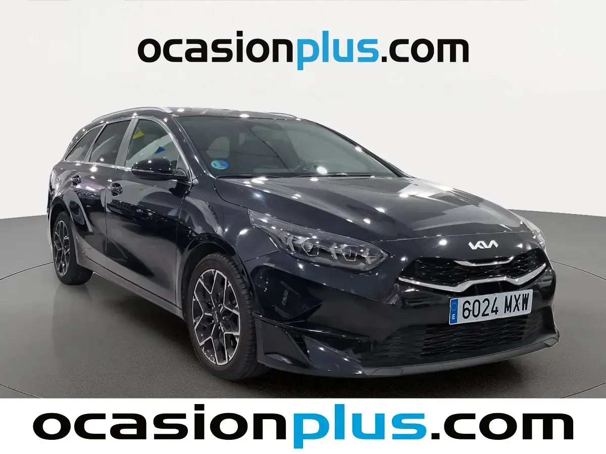 Käytetty Kia Ceed Style 100 HP (73 kW) 2025 Musta Viistoperä