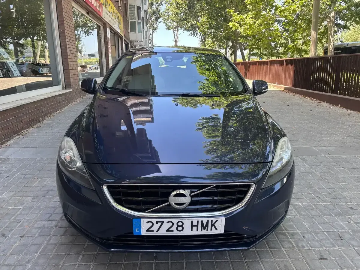 Usado Volvo V40 Momentum 150 CV (110 kW) 2012 Azul Utilitario