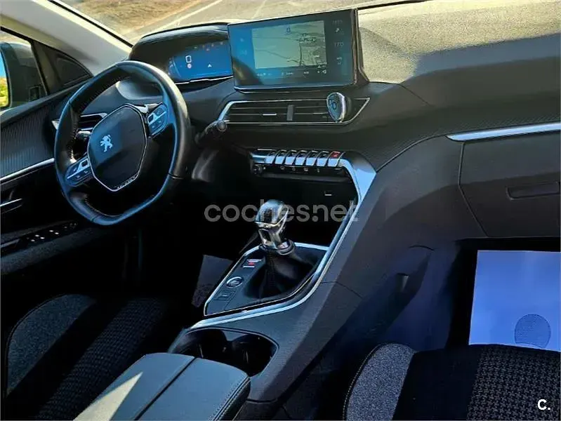 Usado Peugeot 3008 Active 130 CV (95 kW) 2023 Gris / plata SUV