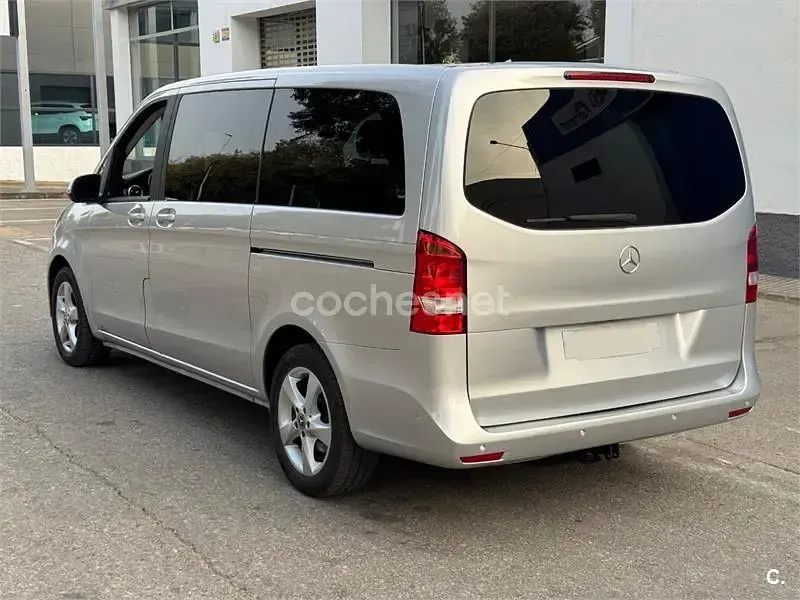 Usado Mercedes V220 Avantgarde 163 CV (119 kW) 2015 Gris / plata Monovolumen