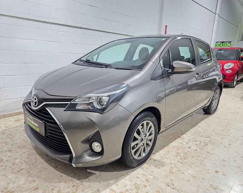 Gris Usado 2017 Toyota Yaris Active Utilitario | 9800 € (Buen precio) - Imagen 1/4