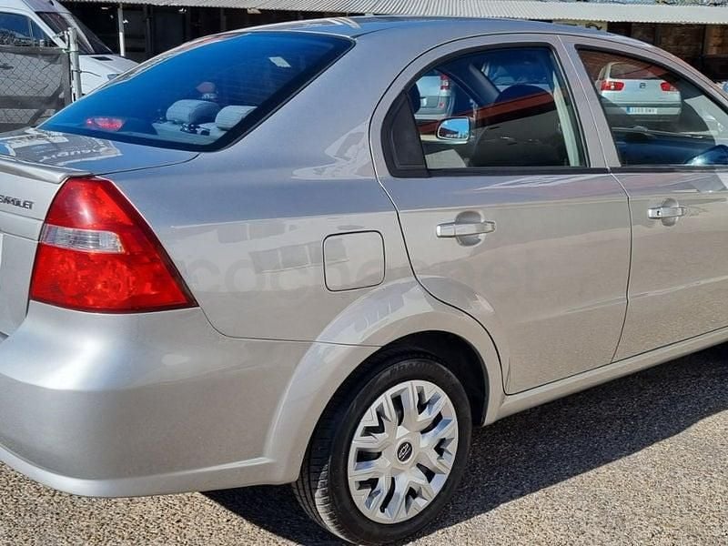 Usado Chevrolet Aveo LT 94 CV (69 kW) 2007 Gris / plata Berlina