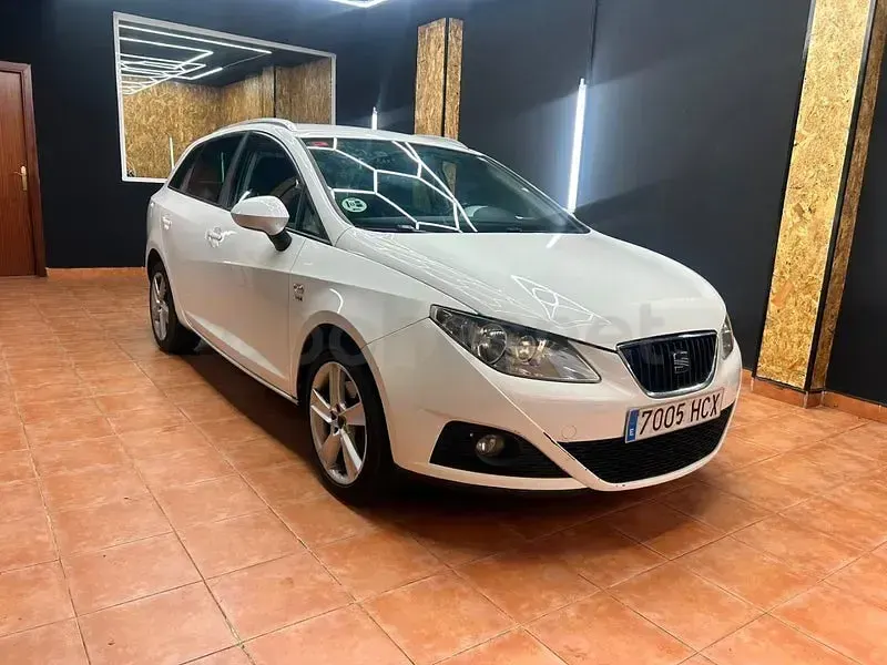 Usado Seat Ibiza ST Sport 105 CV (77 kW) 2011 Blanco Familiar