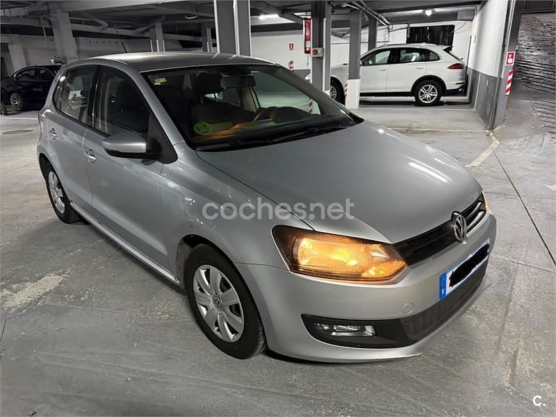 Usado VW Polo Advance 70 CV (51 kW) 2011 Gris / plata Utilitario