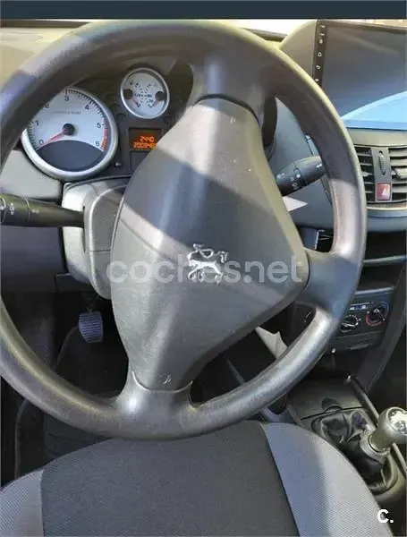 Usado Peugeot 207 70 CV (51 kW) 2008 Blanco Berlina